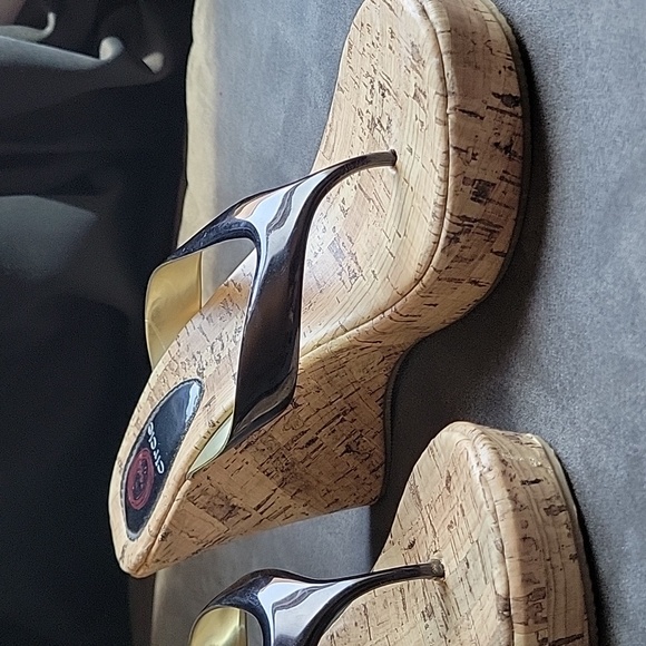 Red Circle heel Size 7 - Picture 5 of 9